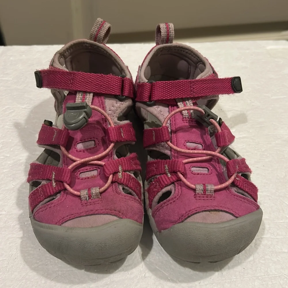 Keen Newport H2 WaterResistant washable Outdoor hiking Sandal Shoe size 12 pink
